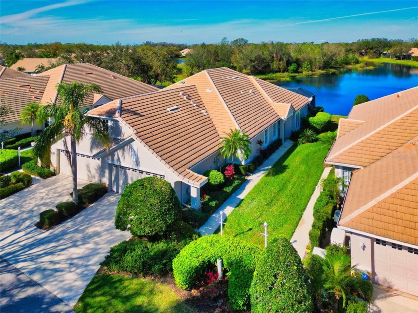 LAKEWOOD RANCH COUNTRY CLUB - PRIVATE POOL  WATER VIEW!
 - Beach Home for sale in Lakewood Ranch, Florida on Beachhouse.com
