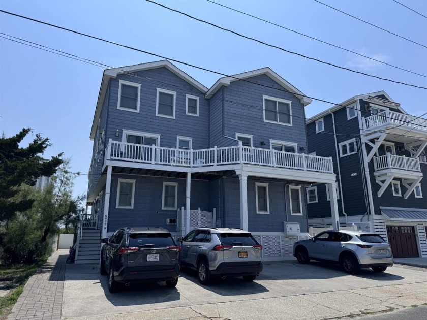 This 4 bedroom, 2 full bath/1 half bath BEACHBLOCK town home is - Beach Townhome/Townhouse for sale in Sea Isle City, New Jersey on Beachhouse.com