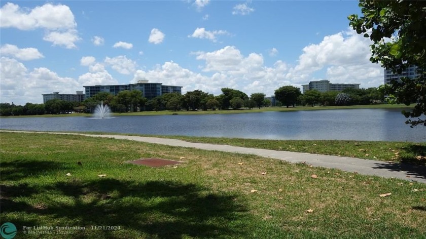 Move in ready remodeled 1 bdrm/1 bth 1st flr beauty. This - Beach Condo for sale in Pompano Beach, Florida on Beachhouse.com