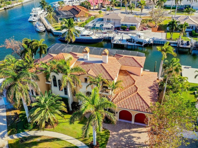 MAGNIFICENT is the only way to describe this large waterfront - Beach Home for sale in Marco Island, Florida on Beachhouse.com