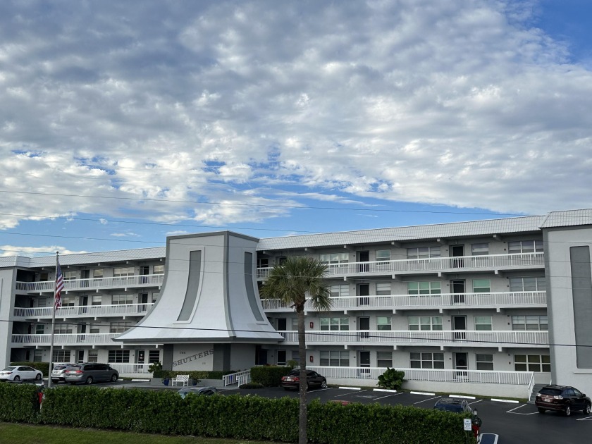 Don't miss out on this opportunity to own this spacious unit - Beach Condo for sale in North Palm Beach, Florida on Beachhouse.com