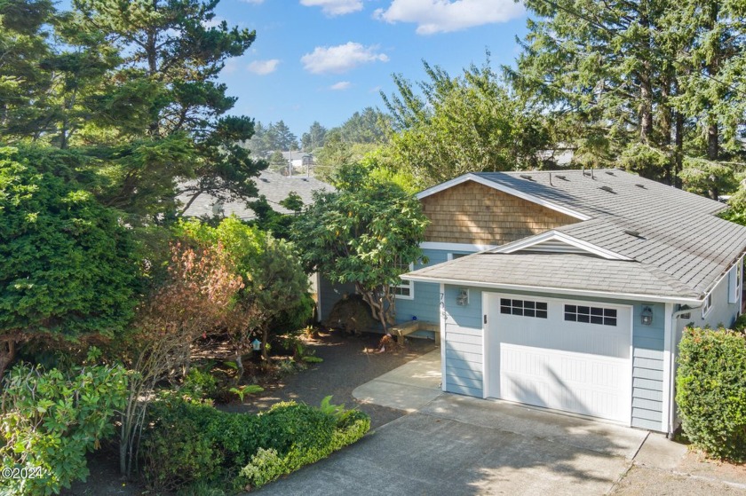 Charming coastal home! Move in ready! 3 bedroom 2 bathroom 1,135 - Beach Home for sale in Lincoln City, Oregon on Beachhouse.com