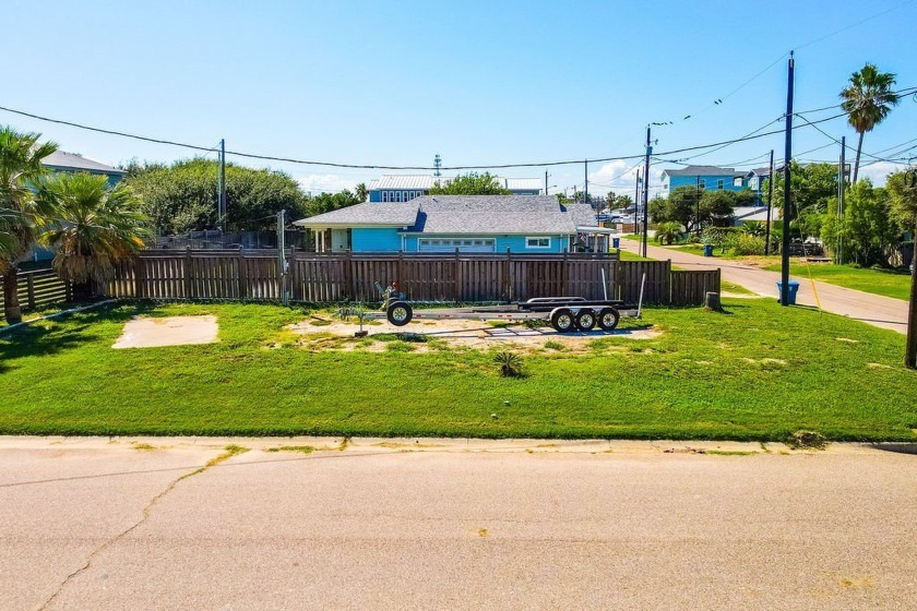 PRICE IMPROVEMENT! Corner lot in OLD TOWN PORT ARANSAS! Zoned - Beach Lot for sale in Port Aransas, Texas on Beachhouse.com