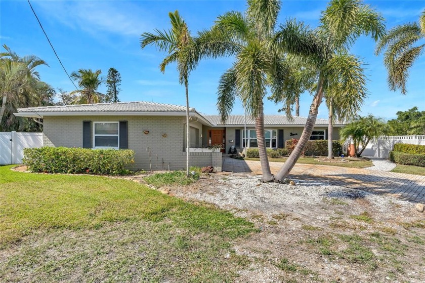 Welcome to 4801 Venetian Pl NE. This property is one of the more - Beach Home for sale in St. Petersburg, Florida on Beachhouse.com