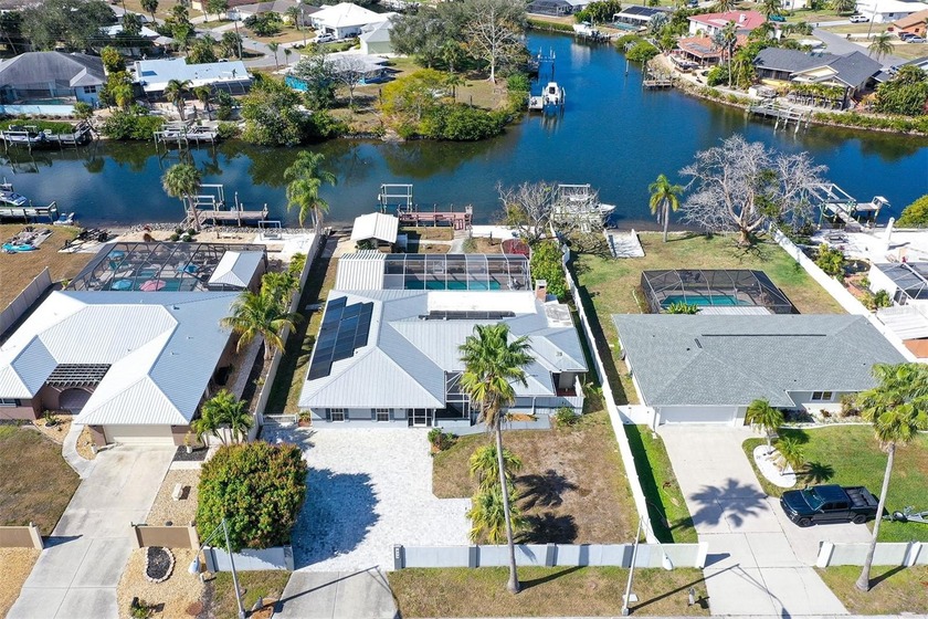BUYER FINANCING FELL THROUGH! WATERFRONT living meets everyday - Beach Home for sale in Nokomis, Florida on Beachhouse.com