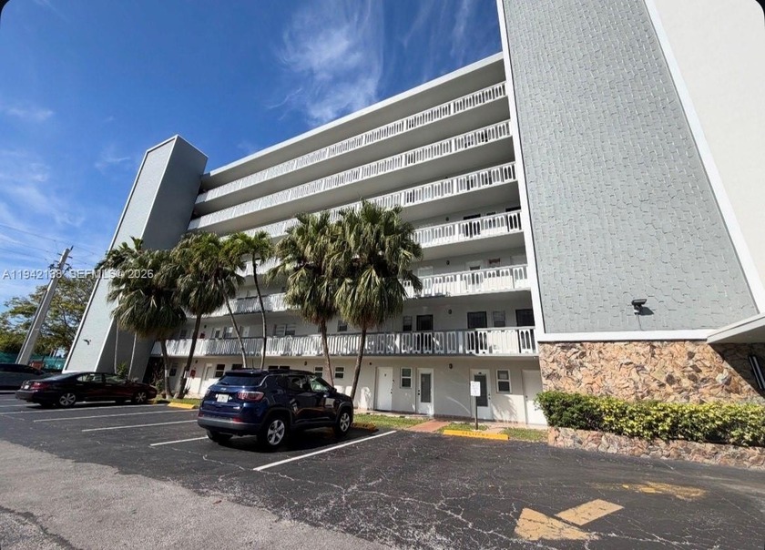 BEAUTIFUL 2/2 UNIT WITH PORCELAIN FLOOR, BALCONY. LETS SAY THE - Beach Condo for sale in Hallandale Beach, Florida on Beachhouse.com