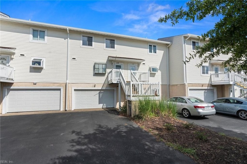 WOW!  This low-maintenance cozy condo is the perfect recharging - Beach Townhome/Townhouse for sale in Hampton, Virginia on Beachhouse.com