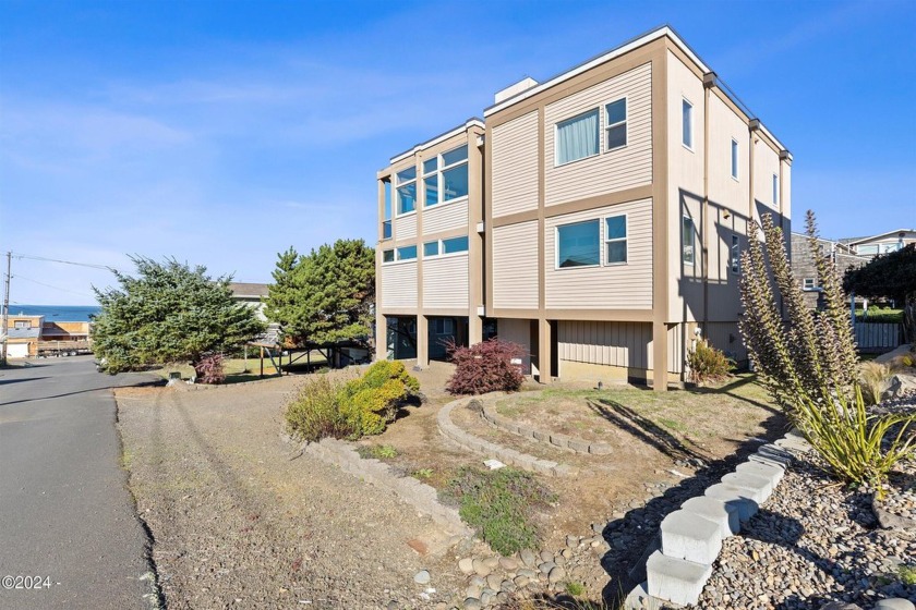 Roadsend Oceanview home architecturally designed for big ocean - Beach Home for sale in Lincoln City, Oregon on Beachhouse.com