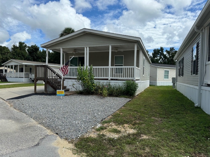 TR265 - This delightful 2019 Clayton Home captures the essence - Beach Home for sale in Homosassa, Florida on Beachhouse.com