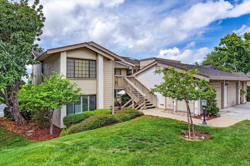 Perfection!! End unit in The Villages!  Beautifully updated - Beach Condo for sale in San Jose, California on Beachhouse.com