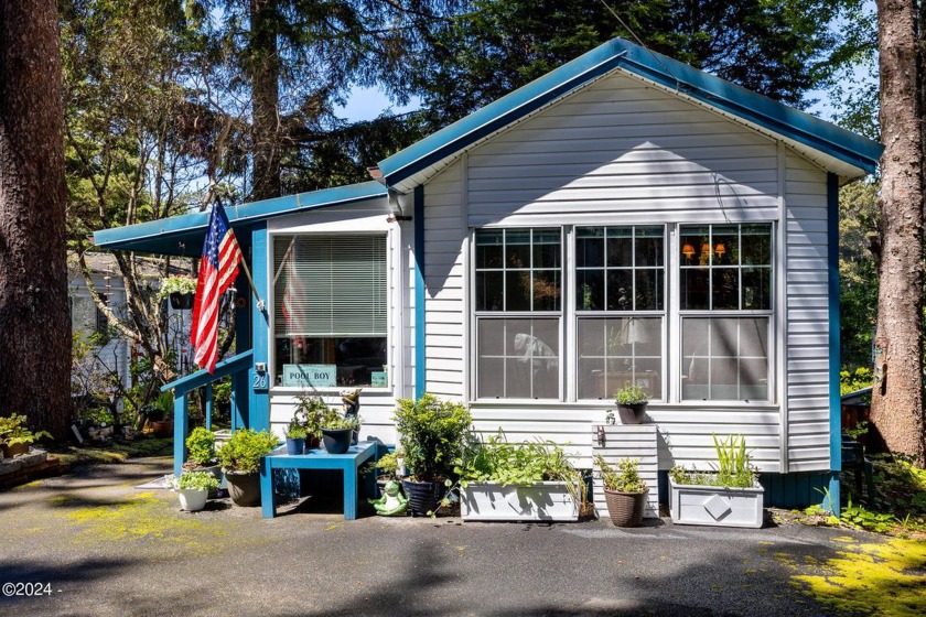 TINY HOME!!  Looking for an affordable beach getaway?  Or just a - Beach Home for sale in Depoe Bay, Oregon on Beachhouse.com