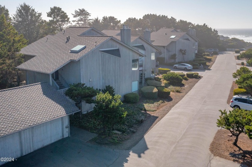 Top floor Ocean View condo located in the desirable Searidge - Beach Condo for sale in Depoe Bay, Oregon on Beachhouse.com