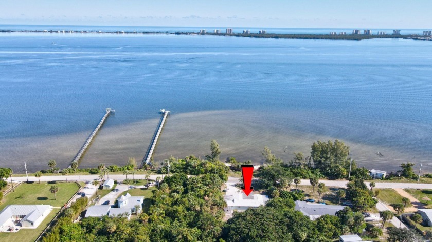 LOCATION LOCATION LOCATION! AMAZING DIRECT WIDE INTRACOASTAL - Beach Home for sale in Jensen Beach, Florida on Beachhouse.com