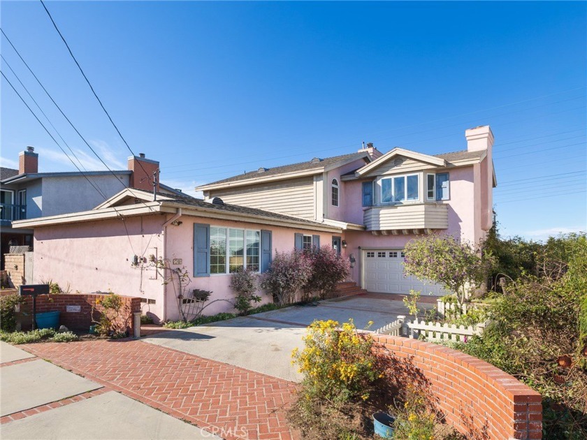 Located in a peaceful cul-de-sac with incredible ocean views - Beach Home for sale in El Segundo, California on Beachhouse.com