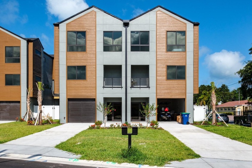 Location is everything!! This fabulous, newly built, townhome - Beach Townhome/Townhouse for sale in Indian Rocks Beach, Florida on Beachhouse.com