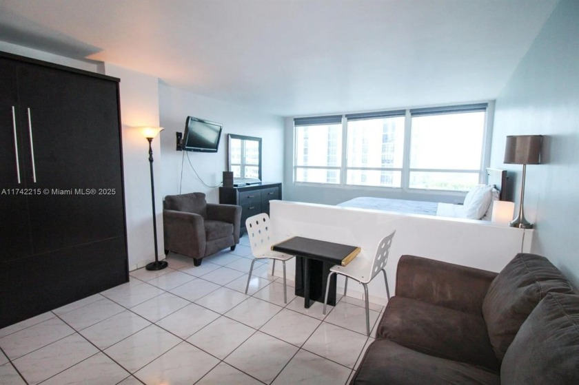 Condo Hotel building oceanfront.  Bayview, larger corner unit - Beach Condo for sale in Miami Beach, Florida on Beachhouse.com