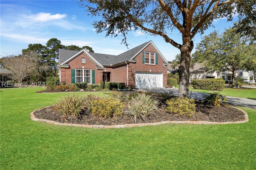 Boasting 4 bedrooms & 3 bathrooms with a golf view.  The - Beach Home for sale in Bluffton, South Carolina on Beachhouse.com