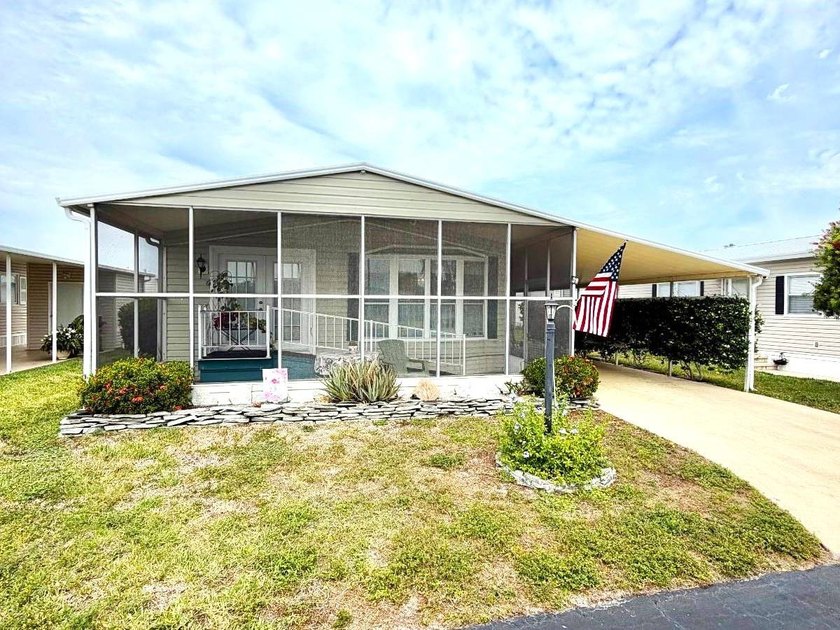 Welcome to easy Florida living in the desirable waterfront - Beach Home for sale in Palmetto, Florida on Beachhouse.com