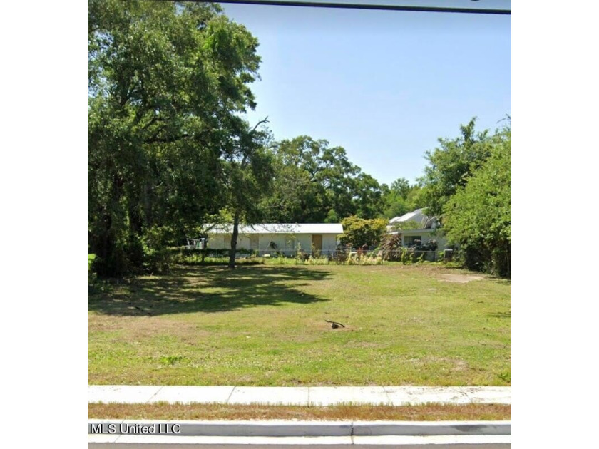 Large Lot Facing Oak Street. With City of Biloxi Approval this - Beach Lot for sale in Biloxi, Mississippi on Beachhouse.com
