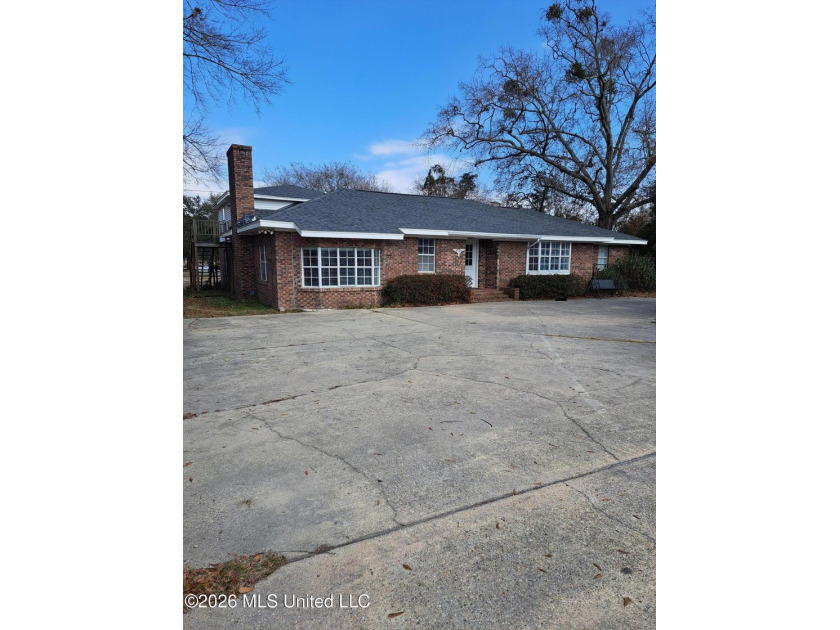 Well kept, spacious rooms, good floor plan, very convenient - Beach Home for sale in Gulfport, Mississippi on Beachhouse.com