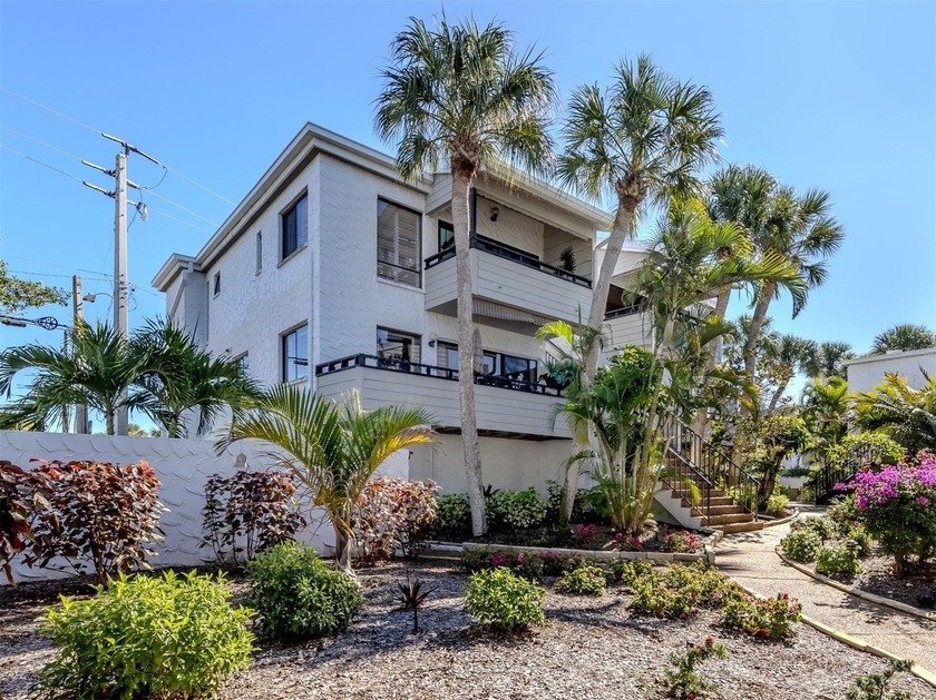 HUGE PRICE ADJUSTMENT BRING THE SELLER AN OFFER !!Fantastic view - Beach Condo for sale in Venice, Florida on Beachhouse.com