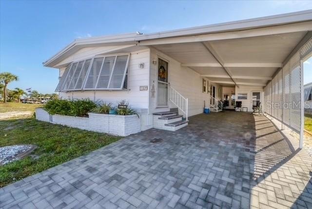 Under contract-accepting backup offers. This spacious & airy 2 - Beach Home for sale in Englewood, Florida on Beachhouse.com