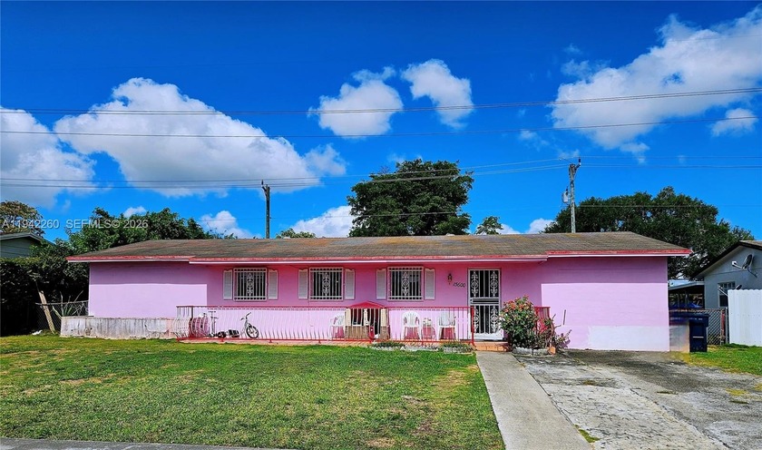 Welcome to your future home in desirable Fairway Pines! The - Beach Home for sale in Miami, Florida on Beachhouse.com