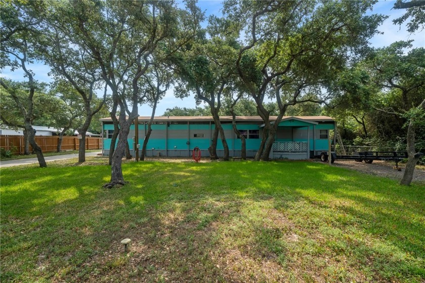 his exquisite property offers a 1008 sq. ft. , 2 bedroom, 2 bath - Beach Home for sale in Rockport, Texas on Beachhouse.com