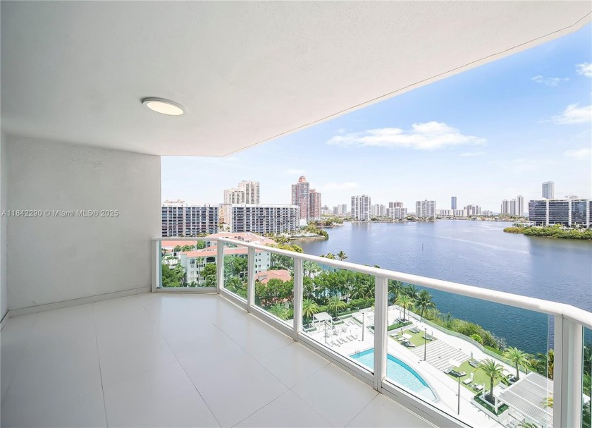 LUXURIOUS WATERFRONT LIFESTYLE - ELEGANT 3 BEDROOM, 3.5 BATH + - Beach Condo for sale in Aventura, Florida on Beachhouse.com