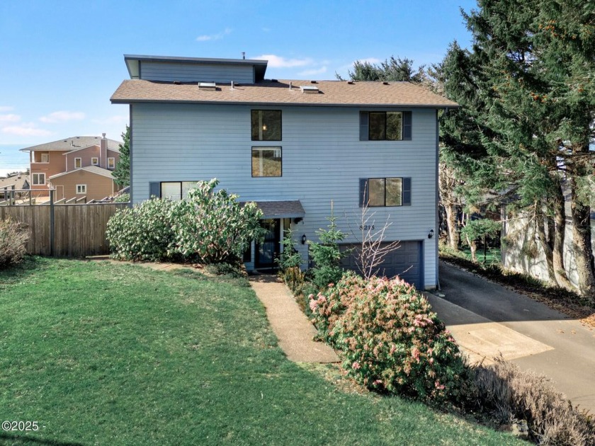 Open house sat 11-1 pm New Price 725000!  New Carpet ! Million - Beach Home for sale in Lincoln City, Oregon on Beachhouse.com
