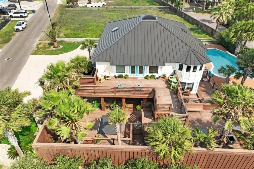 One of a kind, super-lush private oasis in the heart of Old Town - Beach Home for sale in Port Aransas, Texas on Beachhouse.com