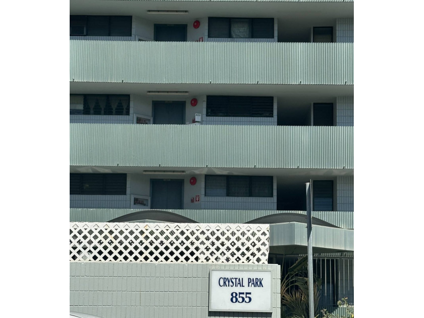 This is a leasehold property. Spacious 1 bed/1 bath. Walking - Beach Condo for sale in Honolulu, Hawaii on Beachhouse.com