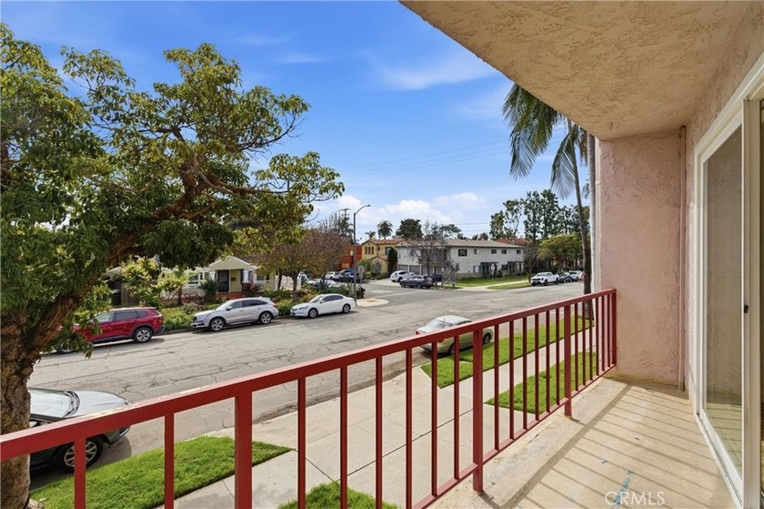 Imagine a life of sunshine, gentle breezes, swaying palm trees - Beach Condo for sale in Long Beach, California on Beachhouse.com