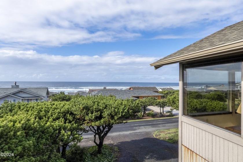 Panoramic ocean views from this home that is close to ocean - Beach Home for sale in Waldport, Oregon on Beachhouse.com