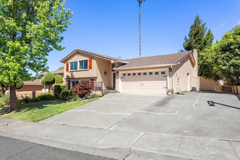 Spacious and light-filled home in desirable Somerset Highlands - Beach Home for sale in Vallejo, California on Beachhouse.com