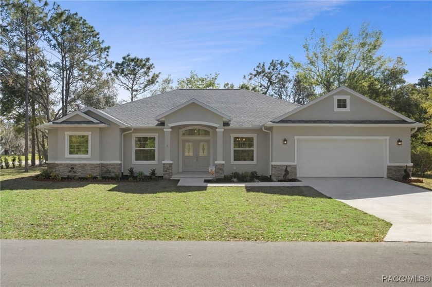 Experience luxury living in the desirable Cypress Village of - Beach Home for sale in Homosassa, Florida on Beachhouse.com