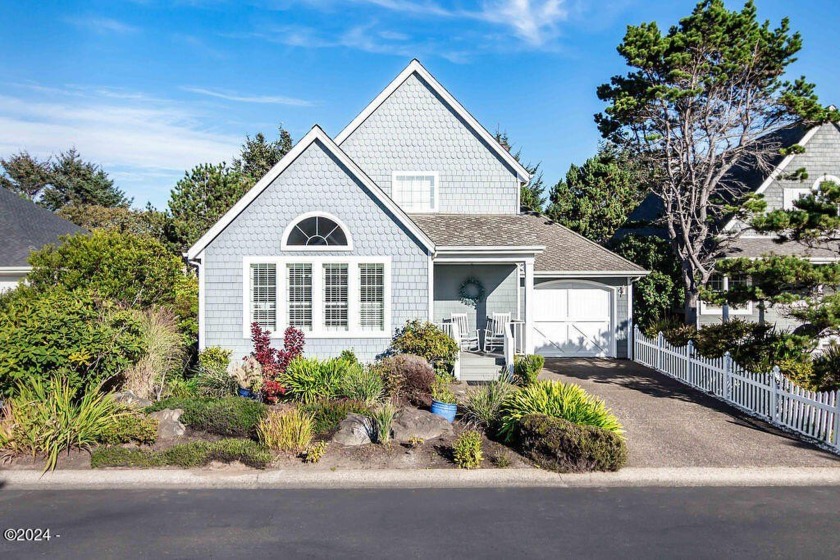 Adorable beach cottage with main floor living in sought-after - Beach Home for sale in Newport, Oregon on Beachhouse.com