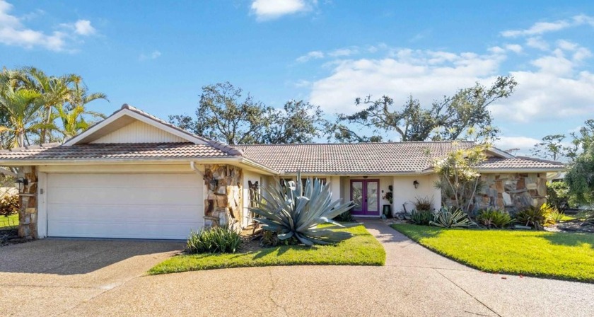 Under contract-accepting backup offers. ROCK BOTTOM PRICE ON THE - Beach Home for sale in Sarasota, Florida on Beachhouse.com