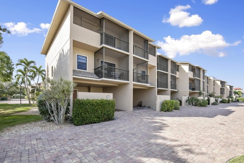 This beautiful and tastefully remodeled southend townhome is - Beach Condo for sale in Marco Island, Florida on Beachhouse.com