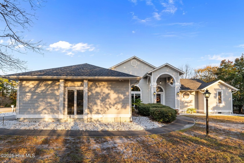 Welcome home to 101 Bunker Court, located in the highly - Beach Home for sale in Hampstead, North Carolina on Beachhouse.com