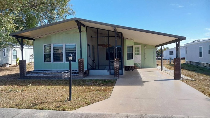 Priced to Sell! Beautifully Updated 2 Bedroom / 2 Bath Home Move - Beach Home for sale in North Fort Myers, Florida on Beachhouse.com