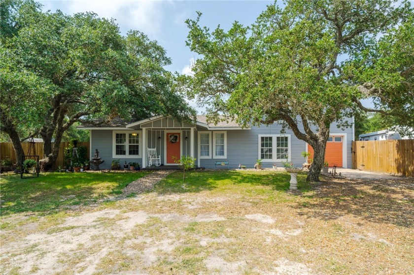 This beautifully remodeled home is where modern elegance meets - Beach Home for sale in Rockport, Texas on Beachhouse.com