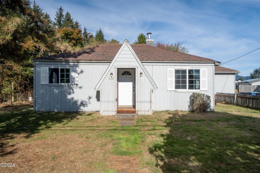 Discover the potential offered in this 1936 home, perfectly - Beach Home for sale in Lincoln City, Oregon on Beachhouse.com