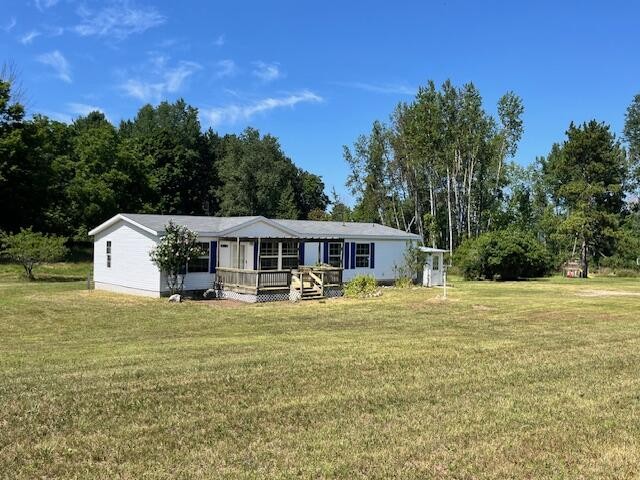 This 3 bedroom, 2 bathroom Arcadia home is just minutes from - Beach Home for sale in Arcadia, Michigan on Beachhouse.com