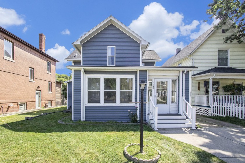 Charming Four-bedroom, One and a half-bath fully renovated home - Beach Home for sale in Saint Joseph, Michigan on Beachhouse.com