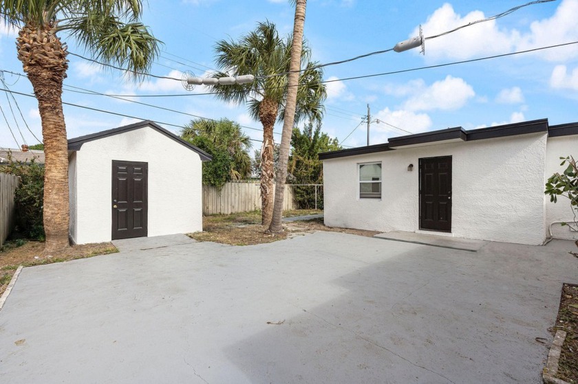 WITH TWO SEPARATE ELECTRICAL METERS and a roof from 2019, this - Beach Townhome/Townhouse for sale in West Palm Beach, Florida on Beachhouse.com