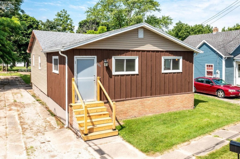 Welcome to The Shamrock Club, a unique 2-bedroom, 1.5-bath home - Beach Home for sale in Sandusky, Ohio on Beachhouse.com