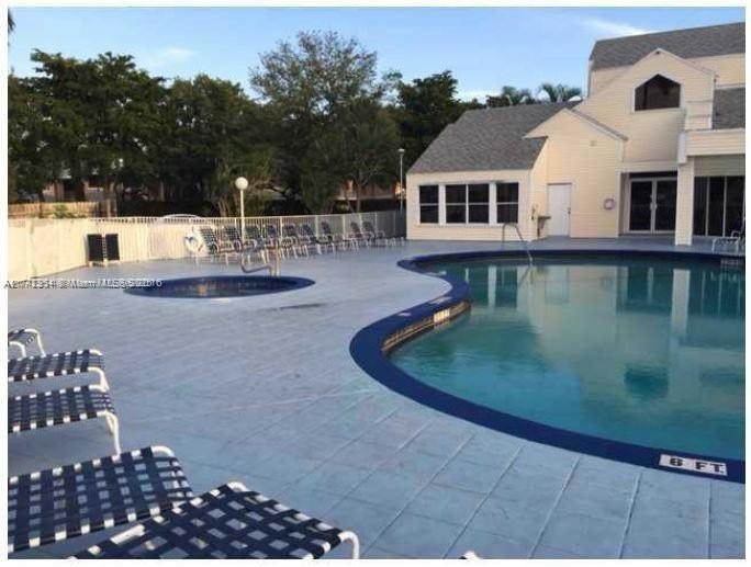 INVESTORS' SPECIAL! EXCELENT LOCATION! VERY NICE 2-2 UNIT, WITH - Beach Condo for sale in Oakland Park, Florida on Beachhouse.com