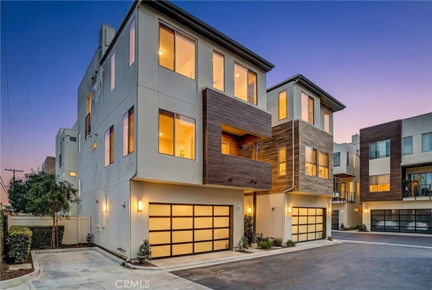 Located in the highly desirable Ebb Tide community of Newport - Beach Condo for sale in Newport Beach, California on Beachhouse.com