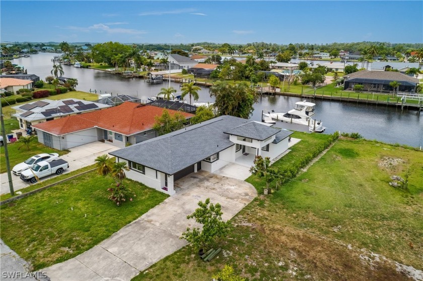 CALLING ALL BOATERS!! Don't miss your chance to own this - Beach Home for sale in Fort Myers, Florida on Beachhouse.com